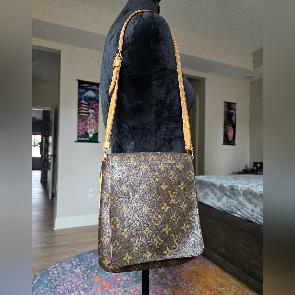 Authentic Louis Vuitton Monogram Musette Salsa Messenger Bag